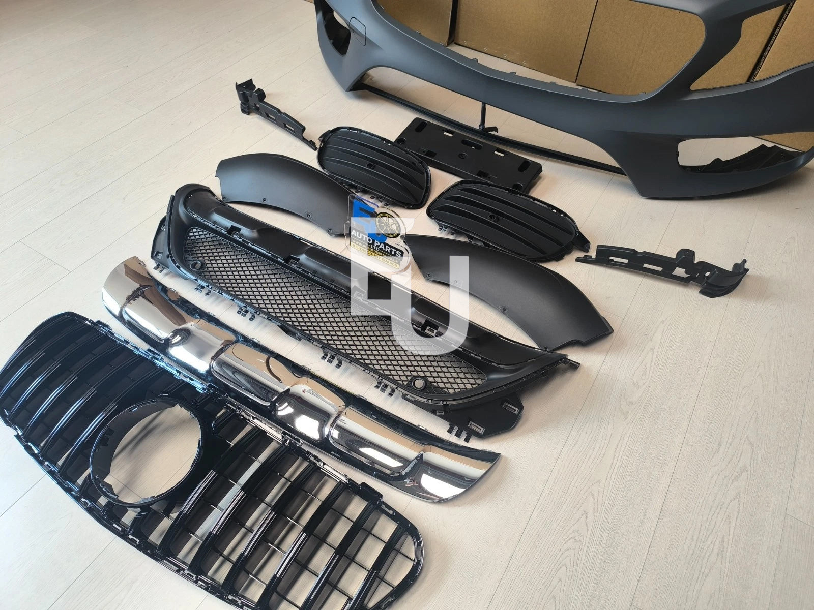 MERCEDES-BENZ GLA W156 X156 2017-2019 FRONT BUMPER BODYKIT WITH GRILLES AMG LINE
