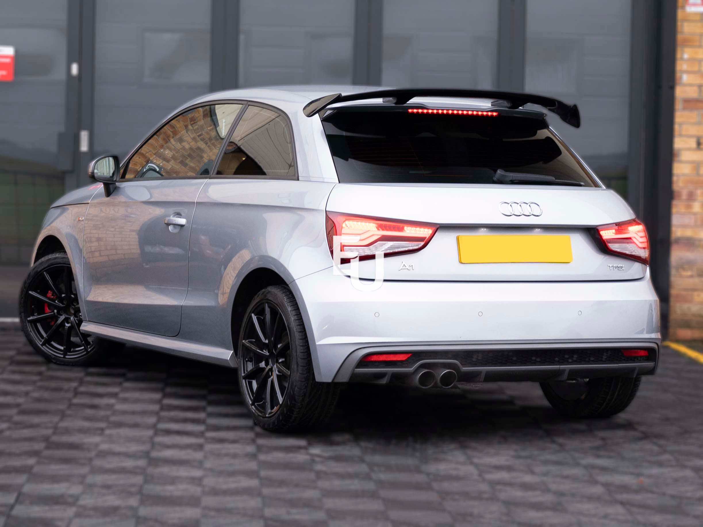 REAR ROOF TOP SPOILER FOR 3 GENERATION UNIVERSAL HATCHBACK MODEL GLOSS BLACK