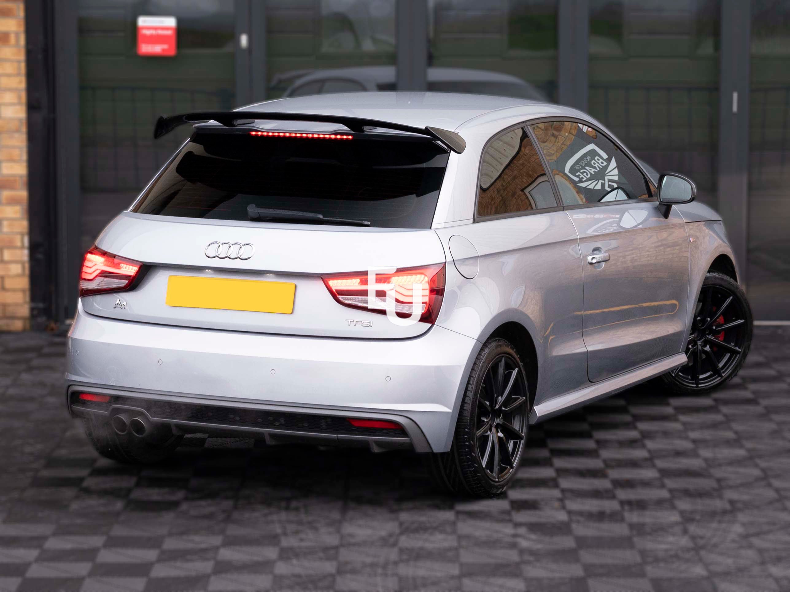 REAR ROOF TOP SPOILER FOR 3 GENERATION UNIVERSAL HATCHBACK MODEL GLOSS BLACK