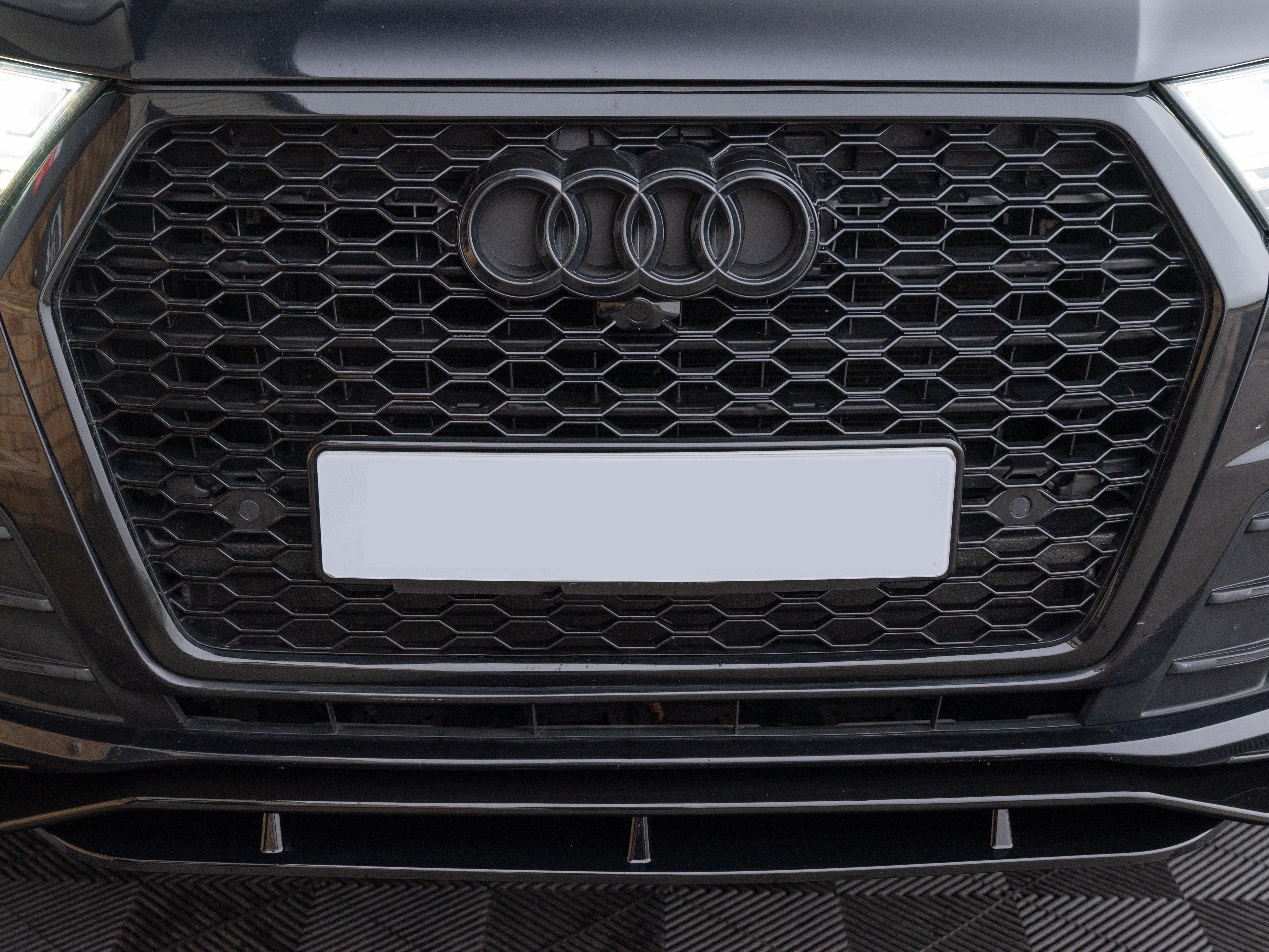 FOR AUDI Q7 4M SLINE SQ7 2015-2019 FRONT GRILLE HONEYCOMB GRILL RSQ7 STYLE BLACK
