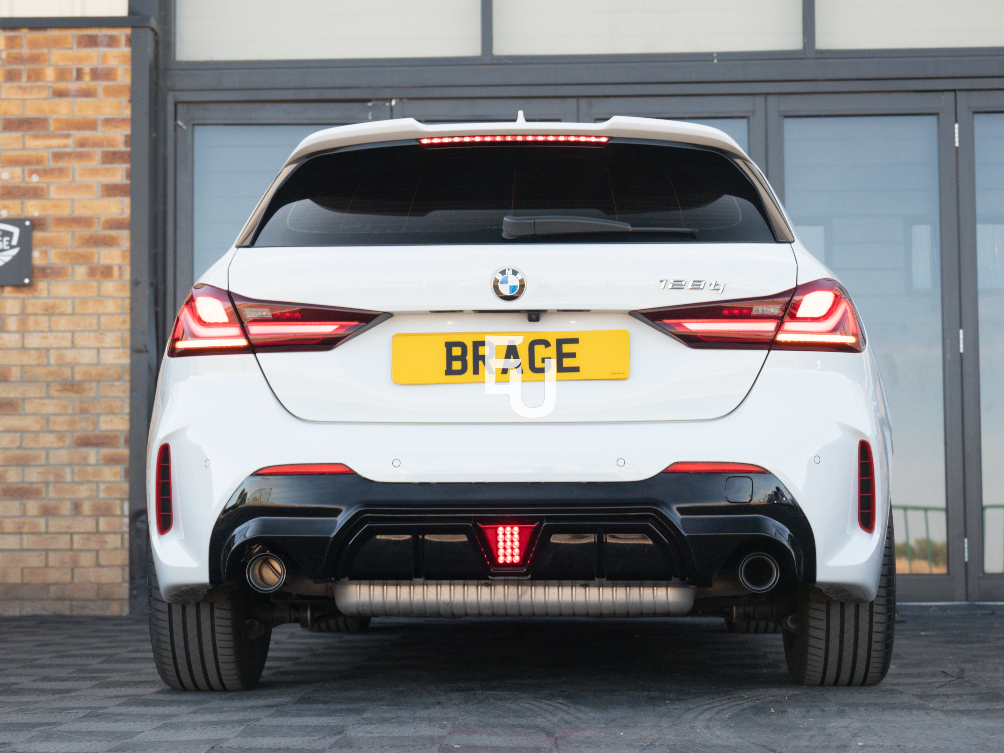 COMPETITIVE REAR DIFFUSER M SPORT DUAL EXHAUST FOR BMW 1 SERIES F40 19+ GLOSS