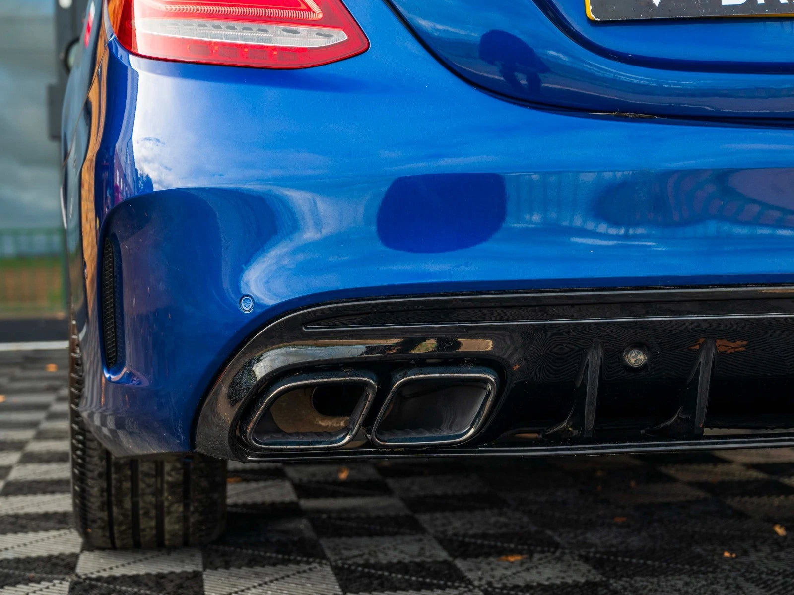 REAR BUMPER DIFFUSER FOR MERCEDES BENZ C CLASS W205 AMG C63 TAIL PIPES AMG SEDAN