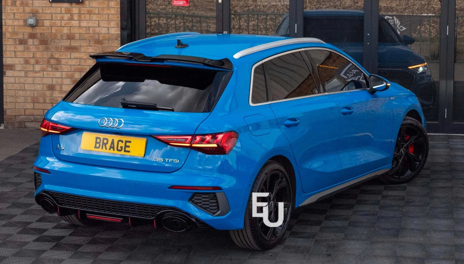FOR AUDI A3 S3 8Y HATCHBACK RS3 LOOK HONEYCOMB REAR DIFFUSER W/LIGHT & PIPES 20-24