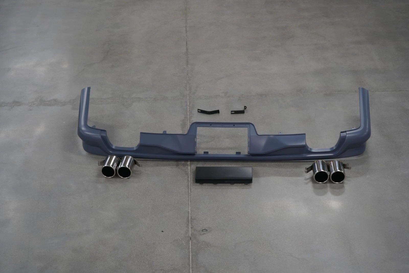 PRIMED REAR BUMPER WITH QUAD EXHAUST TIPS FOR VW TRANSPORTER T6.1 2019-2024