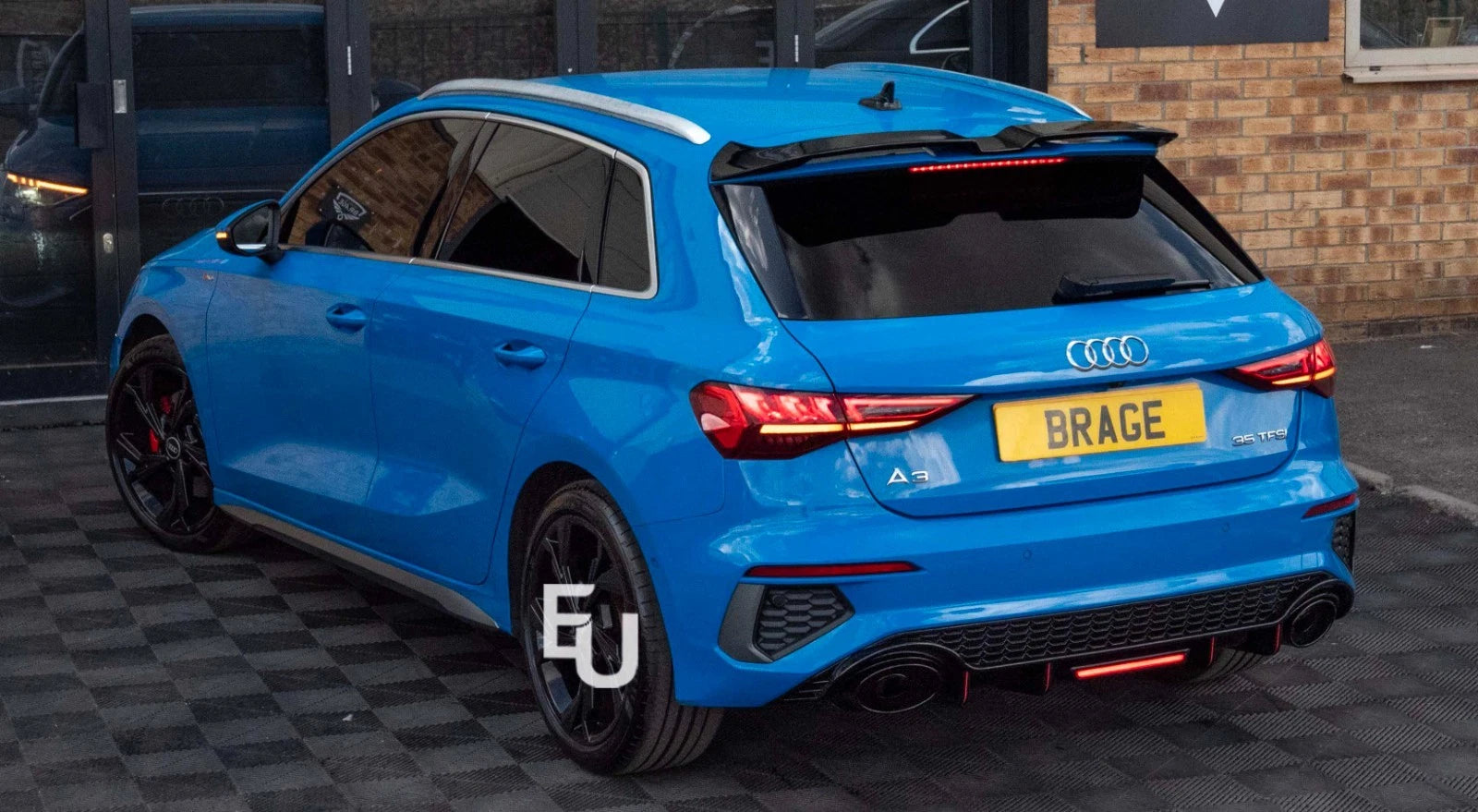 FOR AUDI A3 S3 8Y HATCHBACK RS3 LOOK HONEYCOMB REAR DIFFUSER W/LIGHT & PIPES 20-24