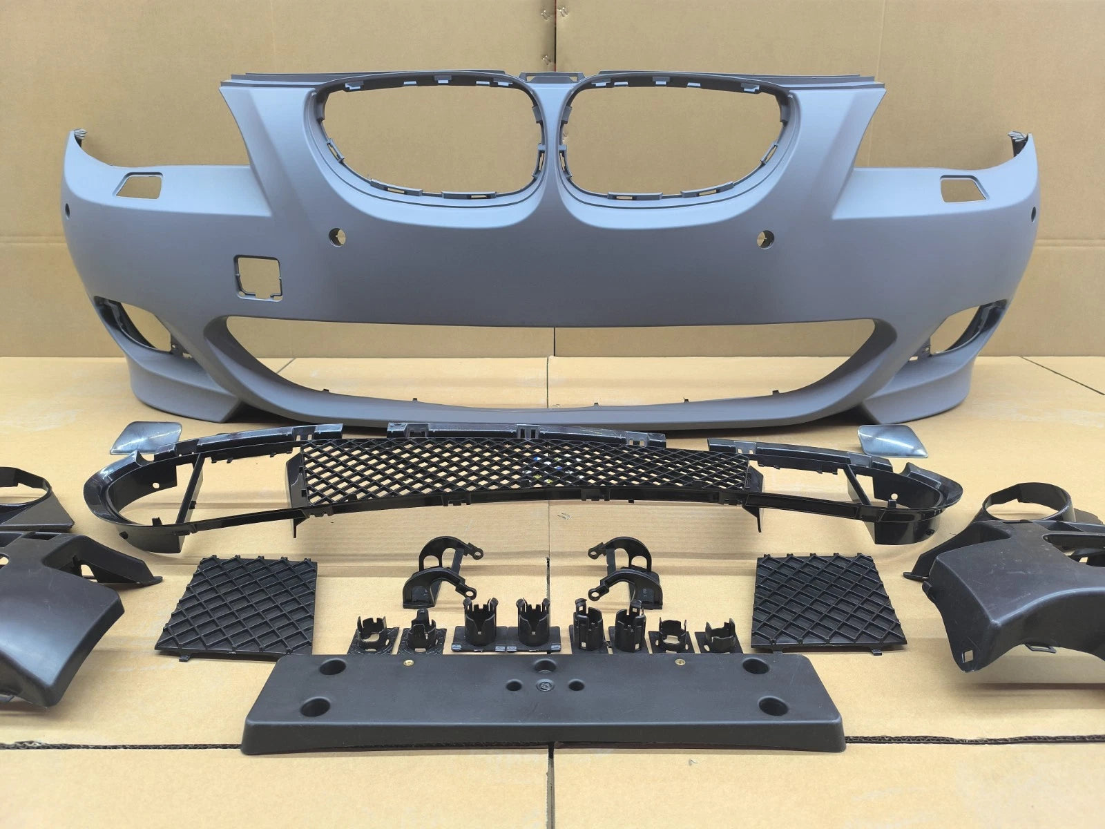 M SPORT STYLE FRONT BUMPER CONVERSION FOR BMW 5 SERIES E60 E61 03-07 PRE LCI PDC