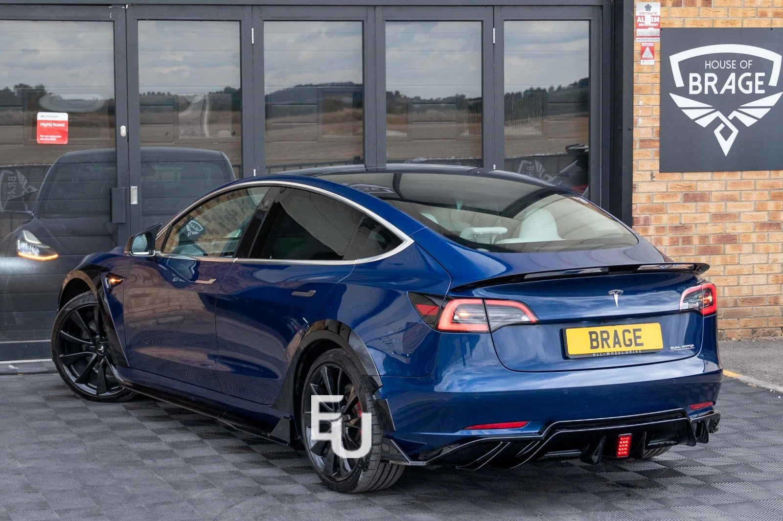 BRAGE DESIGN REAR BUMPER DIFFUSER WITH LED FOR TESLA MODEL 3 GLOSS BLK 2017-2023