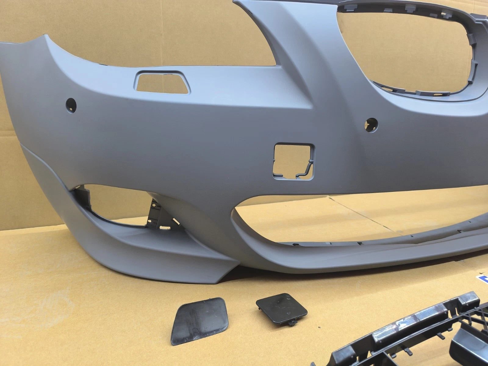 M SPORT STYLE FRONT BUMPER CONVERSION FOR BMW 5 SERIES E60 E61 03-07 PRE LCI PDC