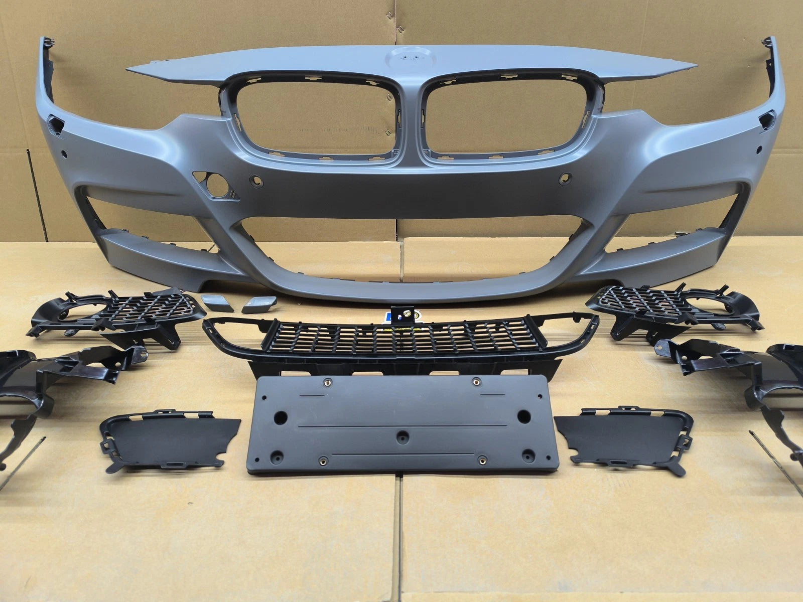 FOR BMW 3 SERIES F30 F31 M SPORT LOOK FRONT BUMPER GRILL W/PDC WASHER HOLE 15-19