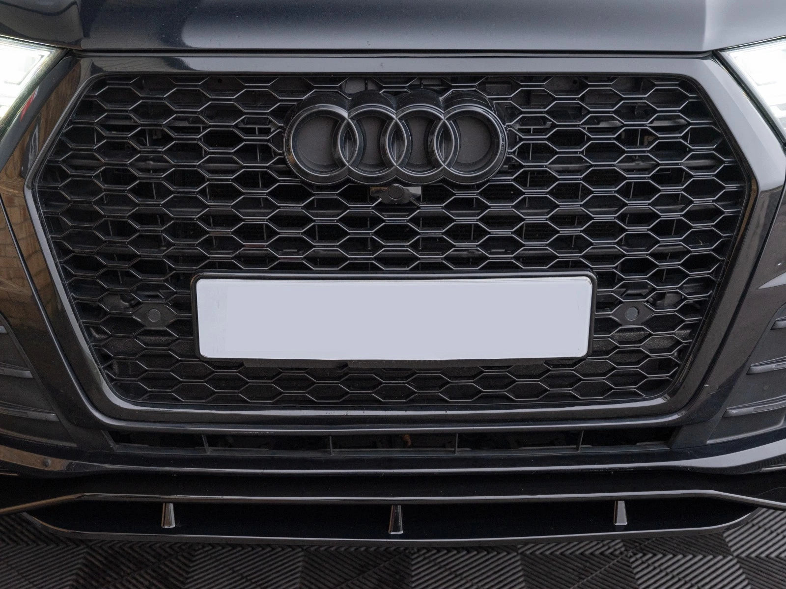 FOR AUDI Q7 4M SLINE SQ7 2015-2019 FRONT GRILLE HONEYCOMB GRILL RSQ7 STYLE BLACK