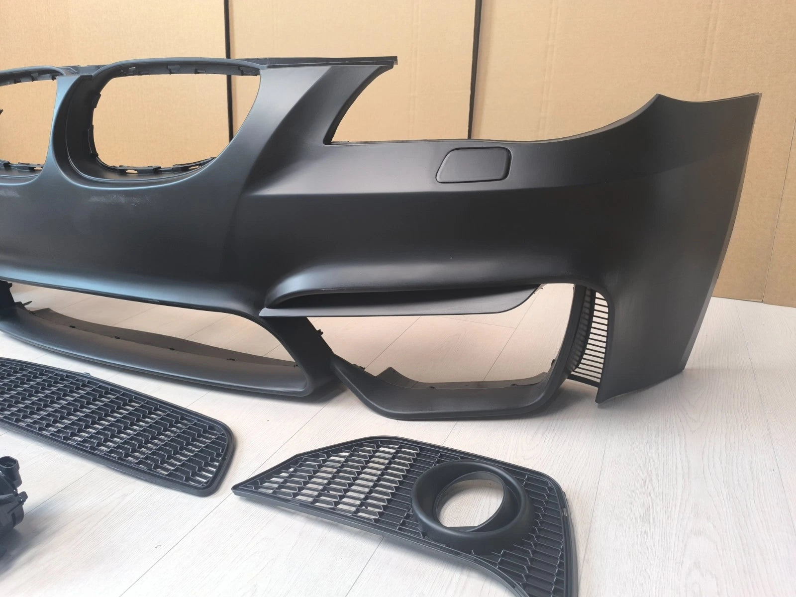 FOR BMW 5 SERIES E60 E61 2003-2010 M4 STYLE FRONT BUMPER SPLITTER WASHER HOLES