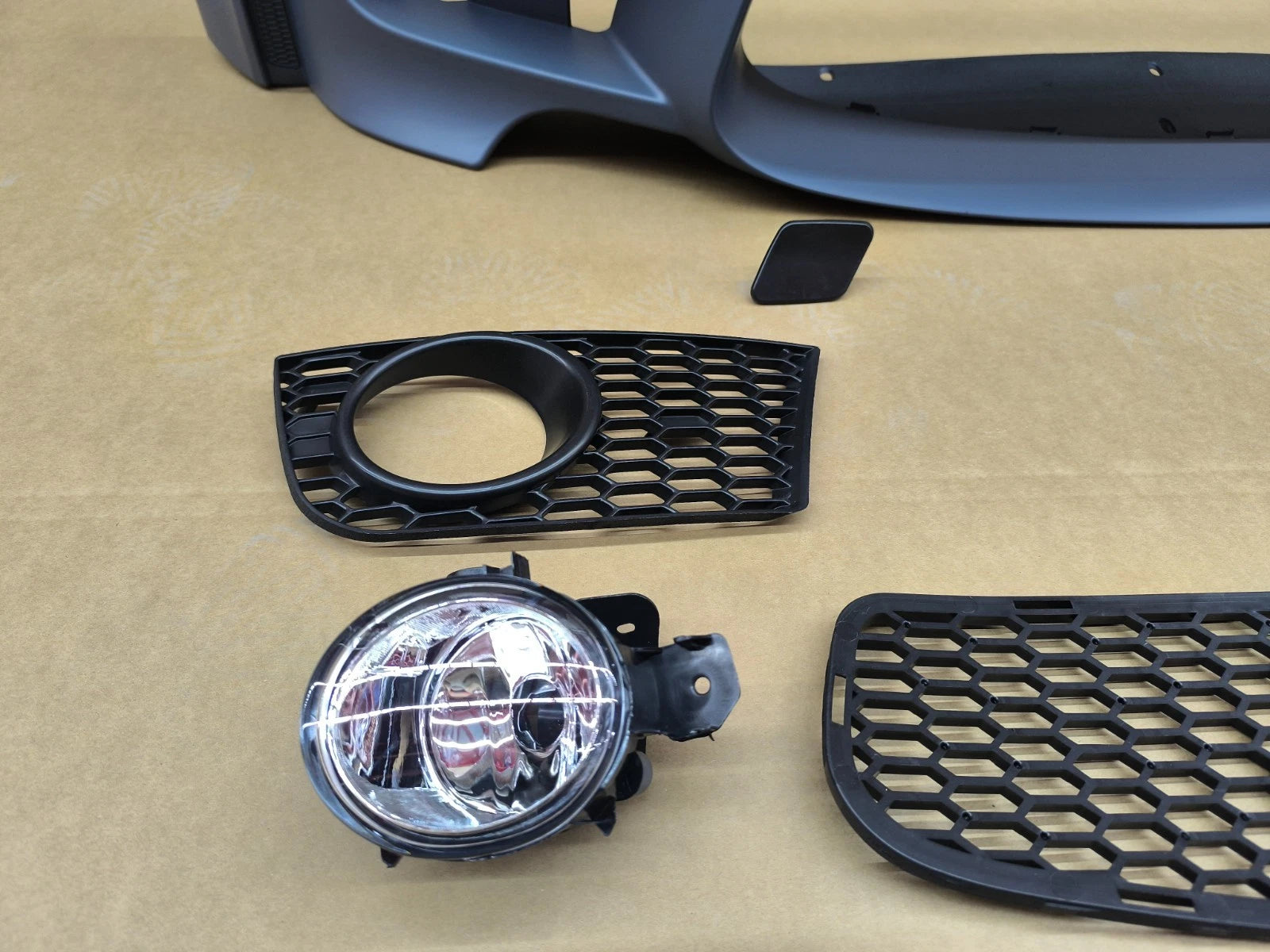 1M STYLE FRONT BUMPER COMPLETE FOG LIGHTS FOR BMW 1 SERIES E81 E82 E88 08-11
