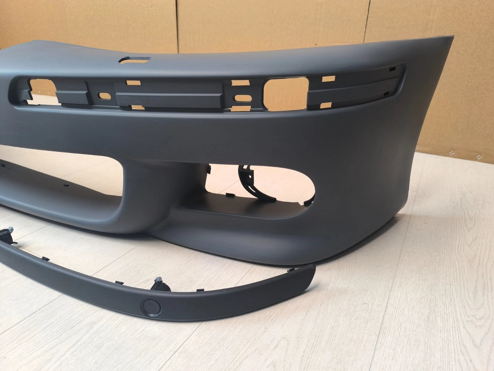 FOR BMW E39 4DR SALOON TOURING M5 SPORT STYLE FRONT BUMPER KIT WITH PDC HOLES