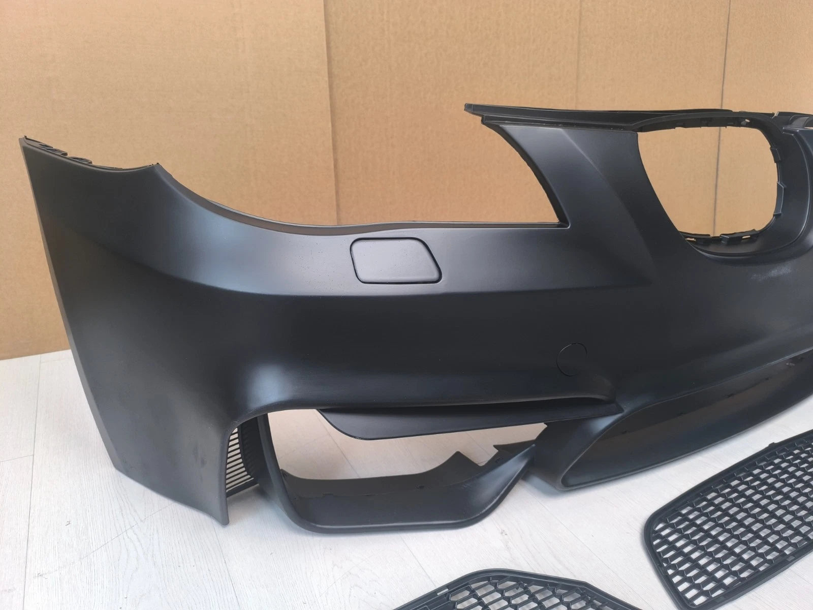 FOR BMW 5 SERIES E60 E61 2003-2010 M4 STYLE FRONT BUMPER SPLITTER WASHER HOLES
