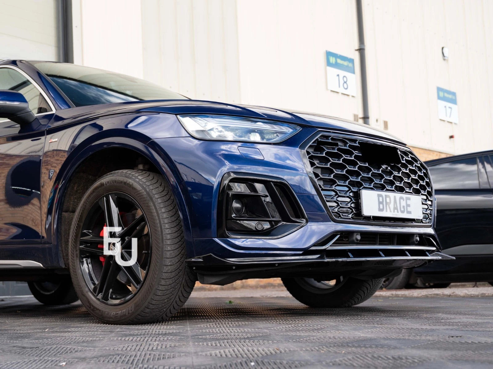 RSQ5 STYLE FRONT HONEYCOMB GRILLE BLACK FOR AUDI Q5 SQ5 FY 2021-2024 FACELIFT