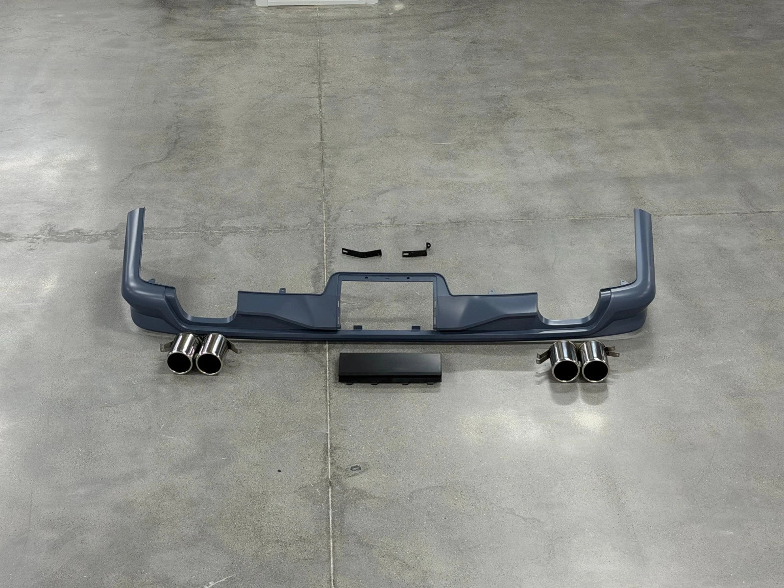 PRIMED REAR BUMPER WITH QUAD EXHAUST TIPS FOR VW TRANSPORTER T6.1 2019-2024