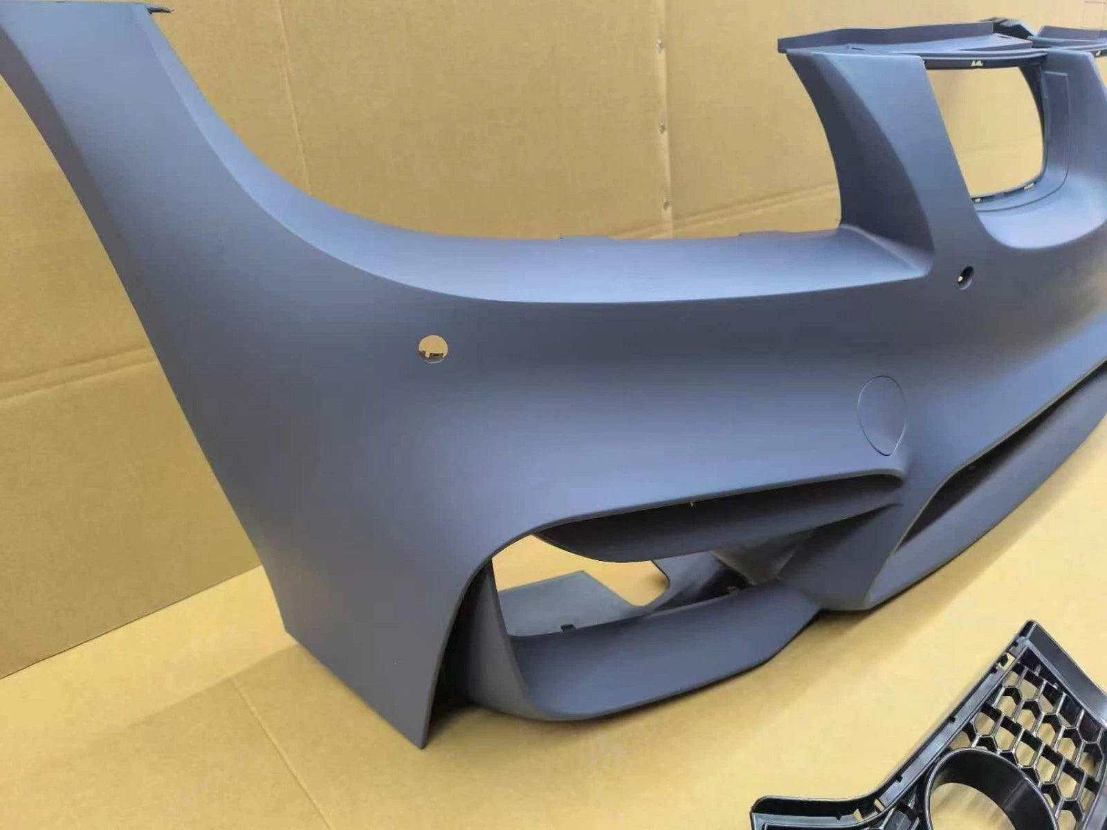 M4 STYLE FRONT BUMPER CONVERSION FOR BMW E90 E91 SALOON TOURING PRE LCI 05-08