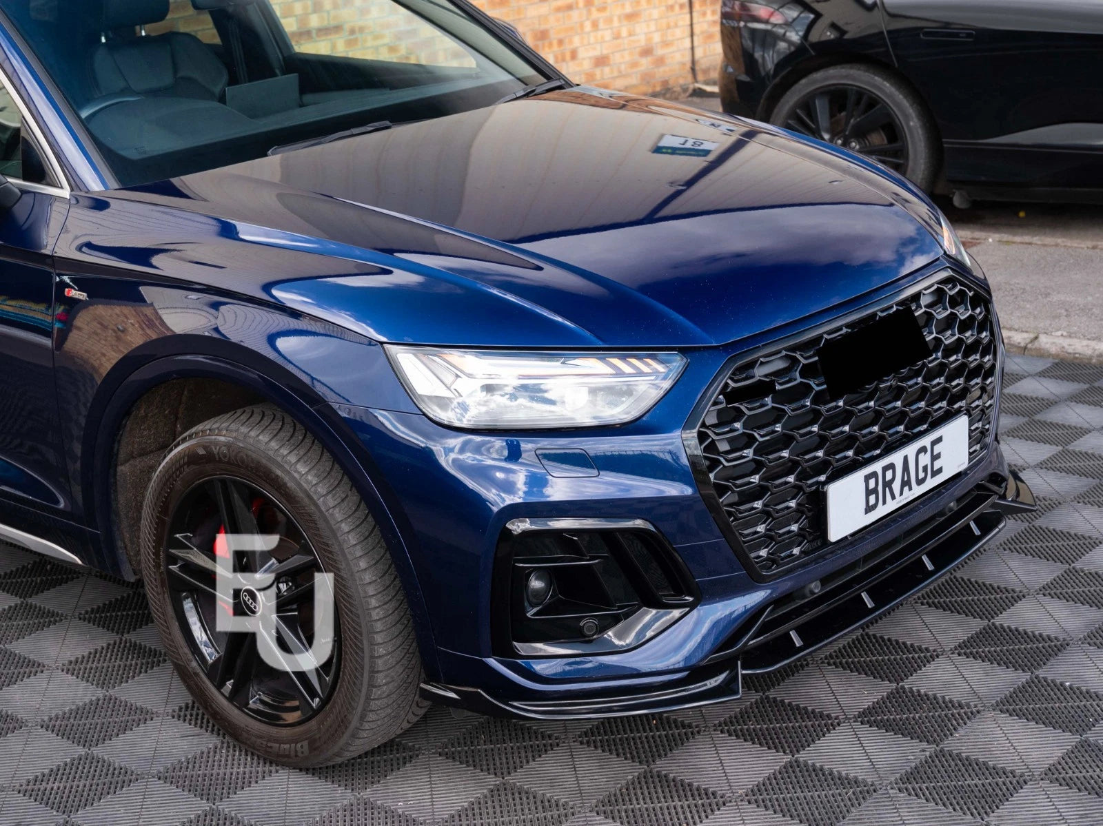 RSQ5 STYLE FRONT HONEYCOMB GRILLE BLACK FOR AUDI Q5 SQ5 FY 2021-2024 FACELIFT