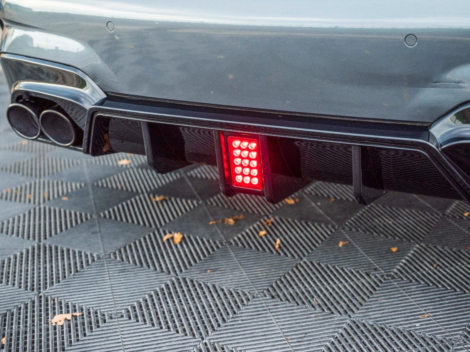 FOR BMW 3 SERIES G20 G21 M SPORT GLOSS BLACK REAR DIFFUSER WITH LIGHT 2018-2021